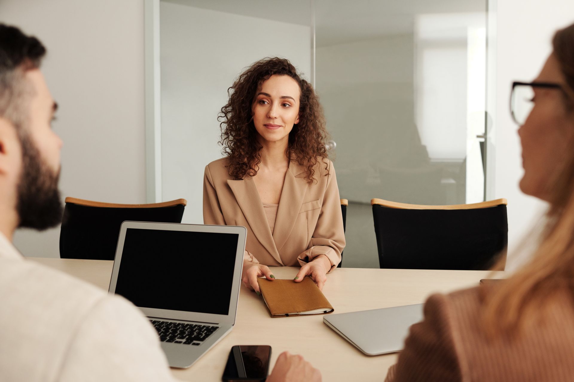 A candidate speaks with a recruiter during a job interview